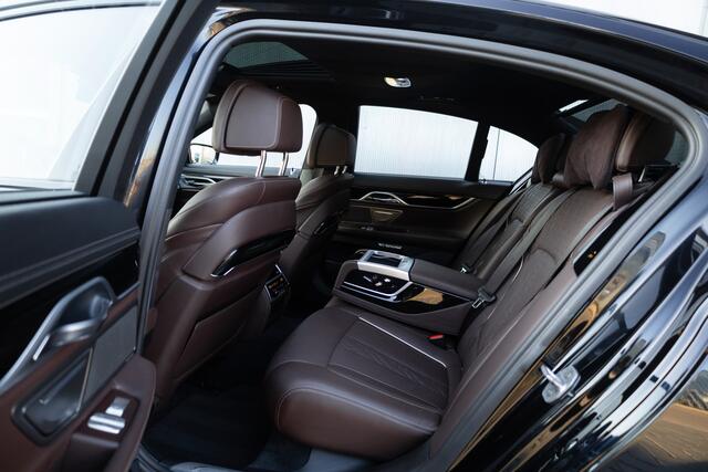 BMW 7-SERIE 750i 449 pk xDrive M-Sportpakket / NL-Auto/ Laser/ Head-Up/ 360-Camera/ Soft-Close/ Keyless/ Nappa-Leder/ Adap.Cruise/ Schuifdak/ Luchtvering/ Camera/ 20'' LMV
