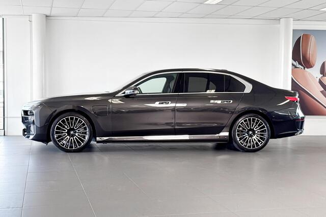 BMW 7-SERIE 750e xDrive | Sky Lounge | Bowers & Wilkins | Soft-close | Stoelventilatie |