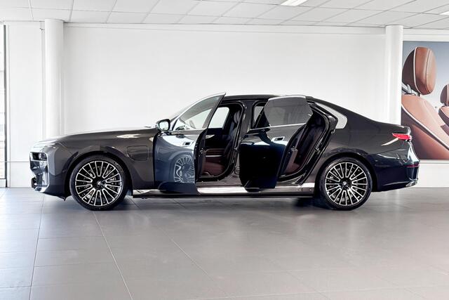 BMW 7-SERIE 750e xDrive | Sky Lounge | Bowers & Wilkins | Soft-close | Stoelventilatie |