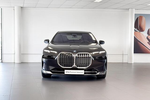 BMW 7-SERIE 750e xDrive | Sky Lounge | Bowers & Wilkins | Soft-close | Stoelventilatie |