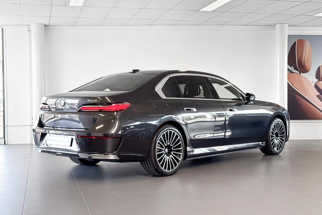 BMW 7-SERIE 750e xDrive | Sky Lounge | Bowers & Wilkins | Soft-close | Stoelventilatie |