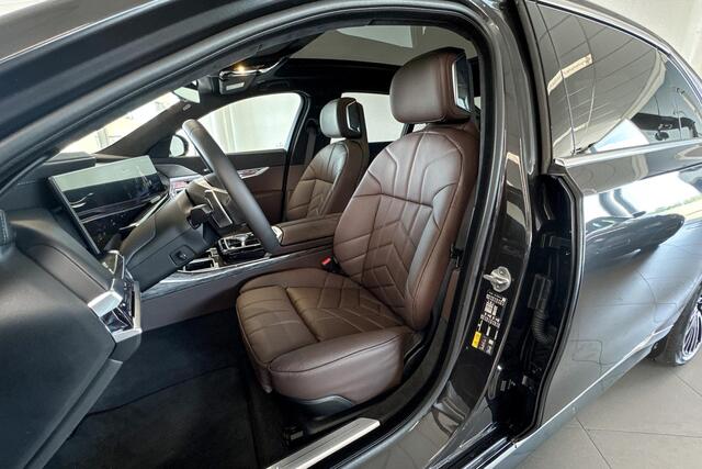 BMW 7-SERIE 750e xDrive | Sky Lounge | Bowers & Wilkins | Soft-close | Stoelventilatie |