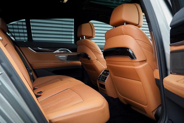 BMW 7-SERIE 745e High Executive / M-Sport / Schuifdak / NL Auto / Nieuwe Accu