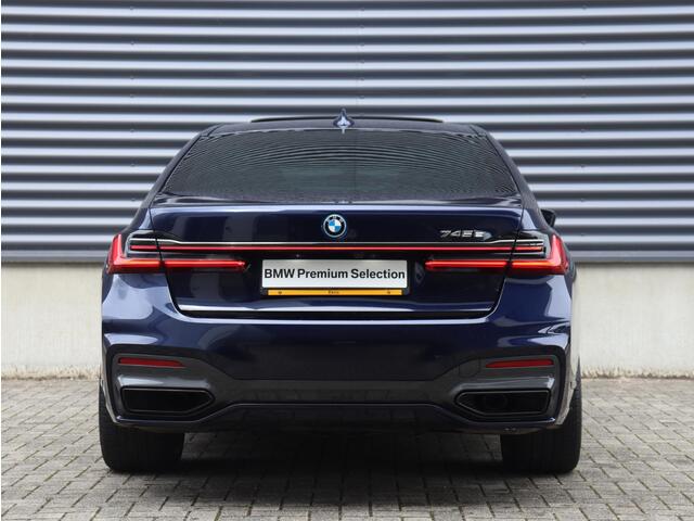 BMW 7-SERIE 745e | High Executive | M Sportpakket incl. Design Pure Excellence | Panodak | Head-Up | Comfortstoelen Achter | Harman Kardon | Soft Close | 20'' LMV