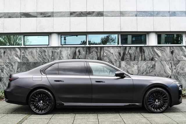 BMW 7-SERIE M760e xDrive |Theatre screen|M-sport|BTW|