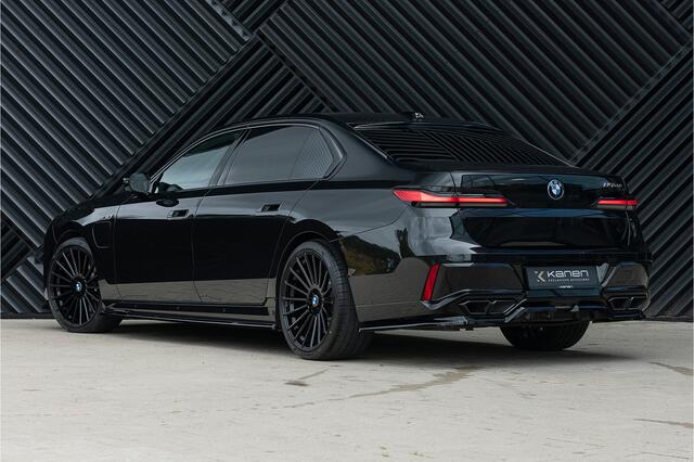 BMW 7-SERIE M760e xDrive M-sport Pro Sky Lounge KristalKopl. Connois.Pakket Exe.LoungePakket Achteras. Bomvol!