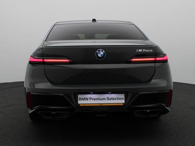 BMW 7-SERIE M760e xDrive M Performance Pack | Innovation Pack | Connoisseur Pack | Integral Active Steering | Executive Drive Pro | Trekhaak | Executive Lounge Rear Console | Driving Assistant Professional | Bowers & Wilkins | 21''