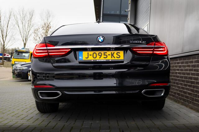 BMW 7-SERIE 740Le 327 pk xDrive iPerformance / Nieuwstaat/ Dealer.ond/ Bowers&Wilkins/ Achteras-Sturing/ Pano-dak/ Head-Up/ Keyless/ Lucht-Vering/ Nappa-Leder/ Soft-Close/ 19'' LMV