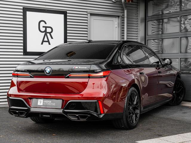 BMW 7-SERIE M760e xDrive | Rear Seat Entertainment l Bowers & Wilkins | Sky Lounge | Two tone