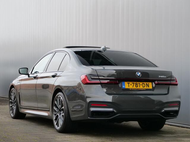 BMW 7-SERIE 745e High Executive 394 Pk Automaat Navi / Schuifdak / Camera / DAB / Leer / Apple Carplay / M-pakket