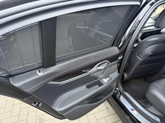 BMW 7-SERIE 745e Massage, Laser-light, 4x ventilatie seat, schuifdak, M-sport, Winterset, Display-key, Zwart leer