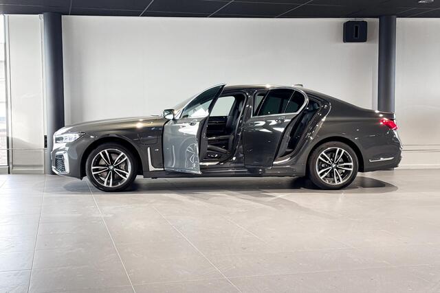 BMW 7-SERIE 745e High Executive | M Sport | Glazen Schuif-/kanteldak | Head-up Display | Stoelventilatie |