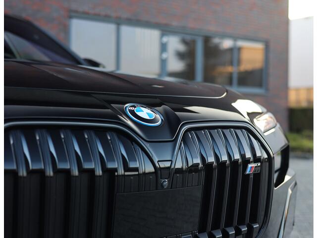 BMW 7-SERIE M760e xDrive | Full option! - Theatre screen - Sky - Trekhaak
