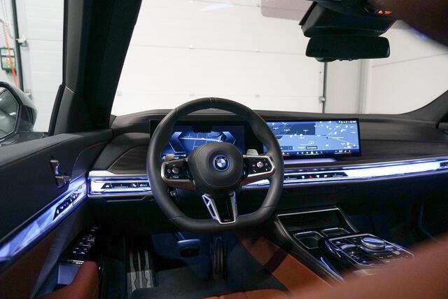 BMW 7-SERIE 750e xDrive M-Sport | Bowers & Wilkins | Massage | Skylounge | Tartufo Leder