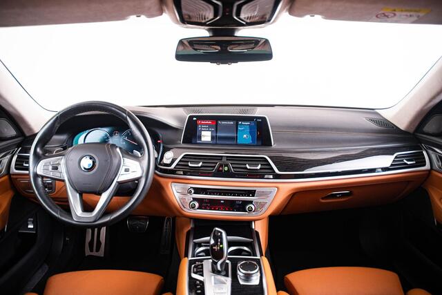 BMW 7-SERIE 750i xDrive High Executive M Sport - schuif/kanteldak - Head up - stoelverwarming/massage/ventilatie voor en achter - Harman kardon - Surround View - BMW Laserlight - Comfort Access - Soft close -