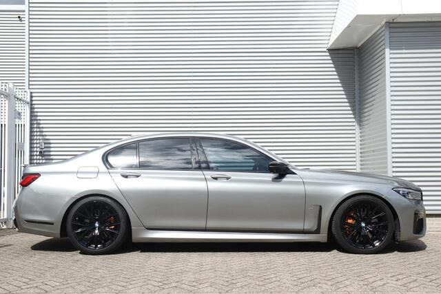 BMW 7-SERIE Sedan 745e | High Executive | M Sportpakket | Driving Assistant Professional | Parking Assistant Plus | Head-Up | Harman Kardon | Laserlight | Warmte Comfortpakket | Soft-Close | Comfort Access | 19''LMV