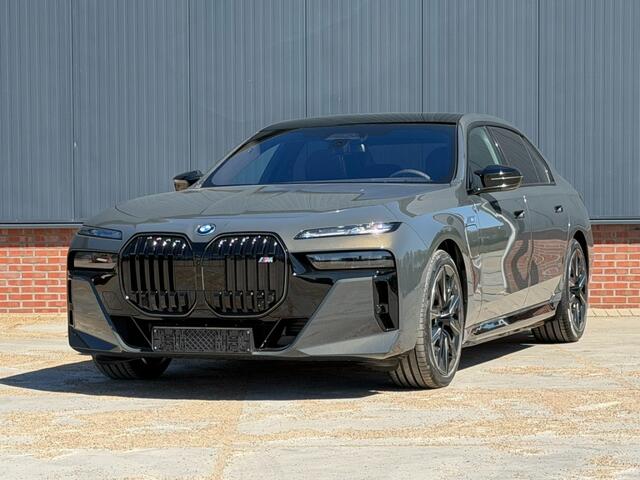 BMW 7-SERIE M760e xDrive M-Sport Skylounge / Bowers en Wilkins