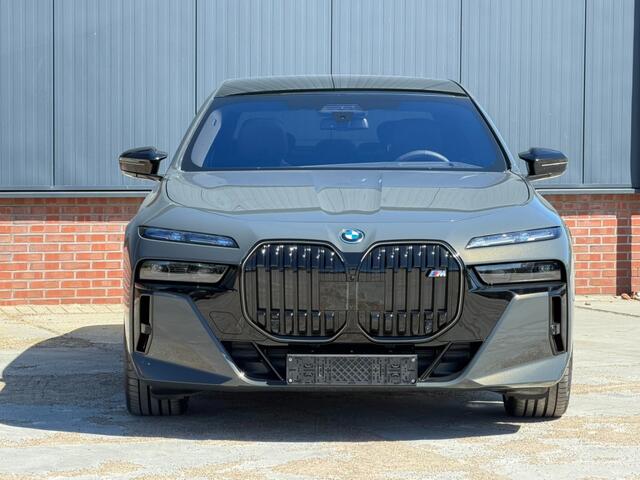 BMW 7-SERIE M760e xDrive M-Sport Skylounge / Bowers en Wilkins