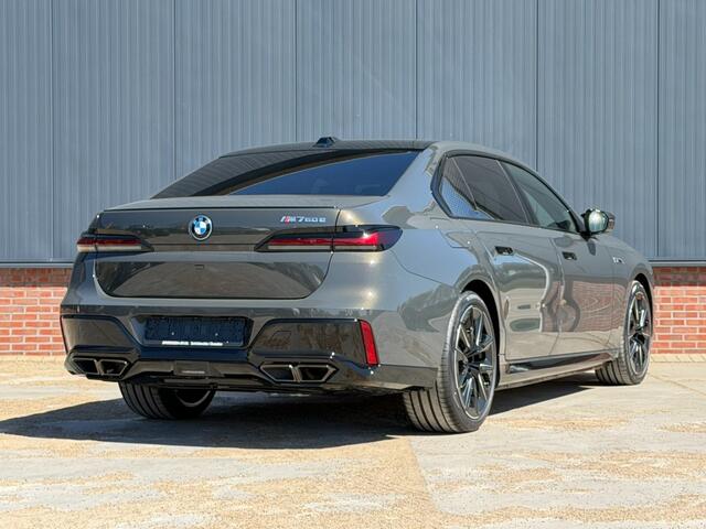 BMW 7-SERIE M760e xDrive M-Sport Skylounge / Bowers en Wilkins