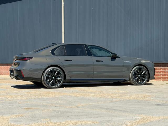 BMW 7-SERIE M760e xDrive M-Sport Skylounge / Bowers en Wilkins