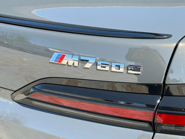 BMW 7-SERIE M760e xDrive M-Sport Skylounge / Bowers en Wilkins