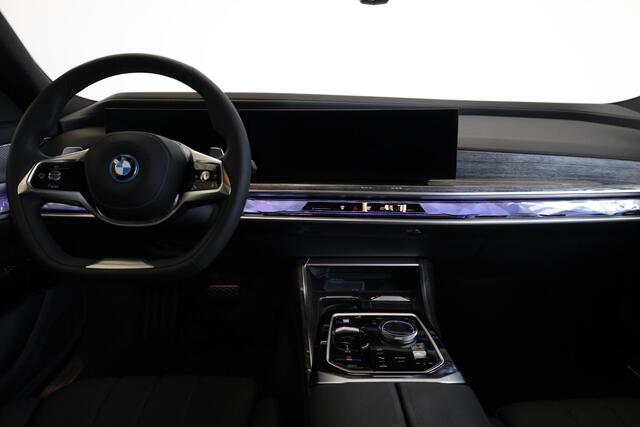 BMW 7-SERIE 750e xDrive | Stoelverwarming & Ventilatie | Head-Up Display | Massagestoelen