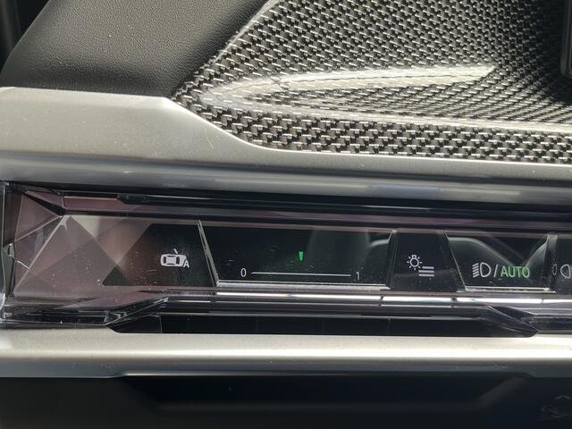 BMW 7-SERIE M760e xDrive | Trekhaak | Kristal | Glow | Sky Lounge | Bowers & Wilkins | Gran Lusso Interior | M-Performance Pack