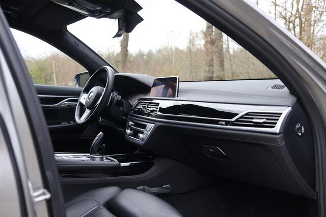 BMW 7-SERIE 745e High Executive M-Sport | Glasdak | CoPilot | Massage | Soft Close | Harman Kardon | HUD | Laser | Ambient Air | DAB | Achteras besturing | Geïsoleerd glas | Etc.