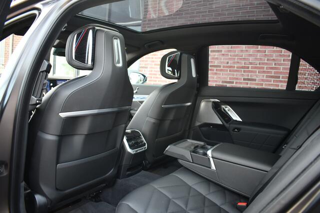 BMW 7-SERIE 750e xDrive M-Sport Pro Frozen-Grey Auto-Doors Exe-Drive-Pro Trekhaak