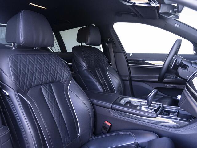 BMW 7-SERIE Sedan 745e | High Executive | M Sportpakket | Driving Assistent | Head-Up Display | BMW Laserlicht | Comfortstoelen | 19 inch