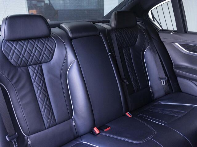 BMW 7-SERIE Sedan 745e | High Executive | M Sportpakket | Driving Assistent | Head-Up Display | BMW Laserlicht | Comfortstoelen | 19 inch