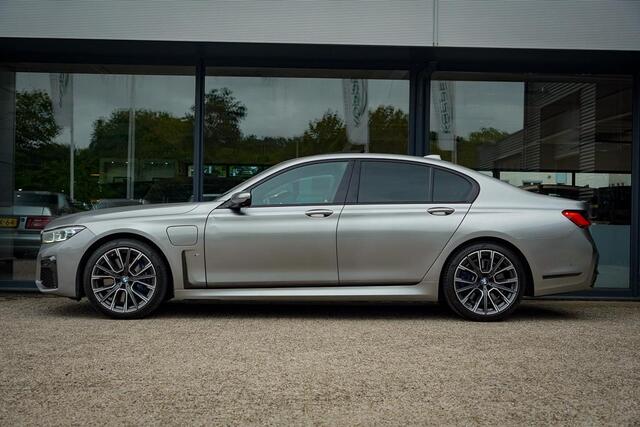 BMW 7-SERIE 745e High Executive / M-Sport / Schuifdak / Massage / Co-Pilot / Bowers&Wilkins / Alcantara Hemel / Laser