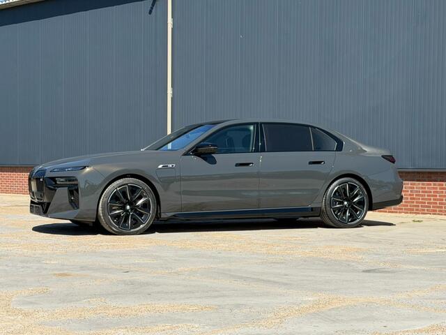 BMW 7-SERIE M760e xDrive M-Sport Skylounge Bowers en Wilkins
