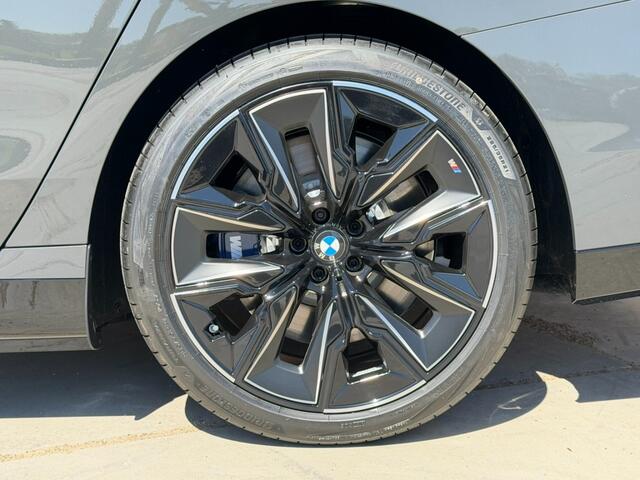 BMW 7-SERIE M760e xDrive M-Sport Skylounge Bowers en Wilkins