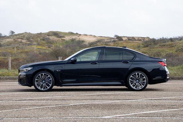 BMW 7-SERIE 745e High Executive | M Sport | Panorama dak | Harman Kardon | Headup display | Active steering