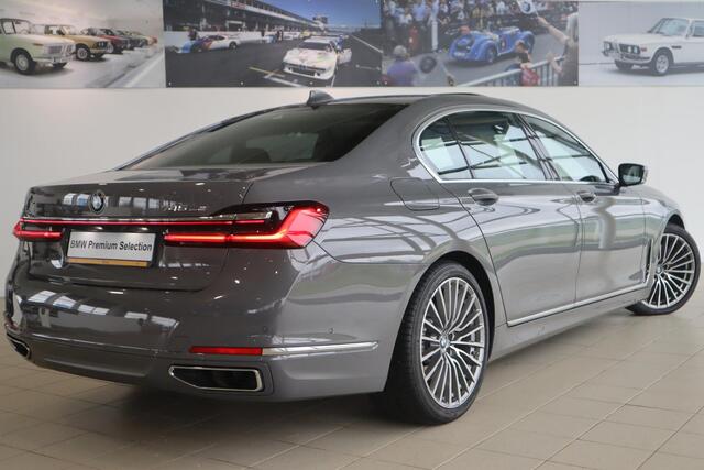 BMW 7-SERIE Limousine 745Le xDrive High Executive | Integral Active Steering | BMW Personal CoPilot Pack | Soft-Close | Driving Assistant Professional | Harman Kardon Surround Sound Systeem