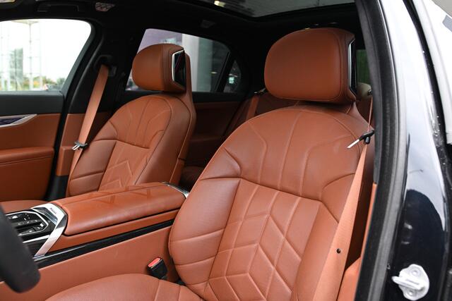 BMW 7-SERIE 750e xDrive M Sport Automaat / Panoramadak Sky Lounge / Trekhaak / Bowers & Wilkins / Multifunctionele Stoelen / Parking Assistant Professional / Active Steering