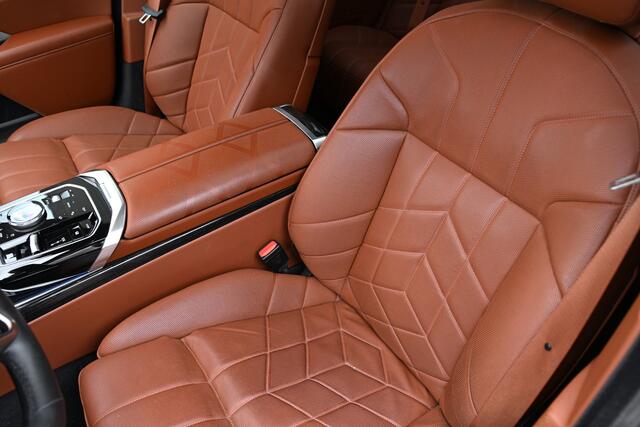 BMW 7-SERIE 750e xDrive M Sport Automaat / Panoramadak Sky Lounge / Trekhaak / Bowers & Wilkins / Multifunctionele Stoelen / Parking Assistant Professional / Active Steering