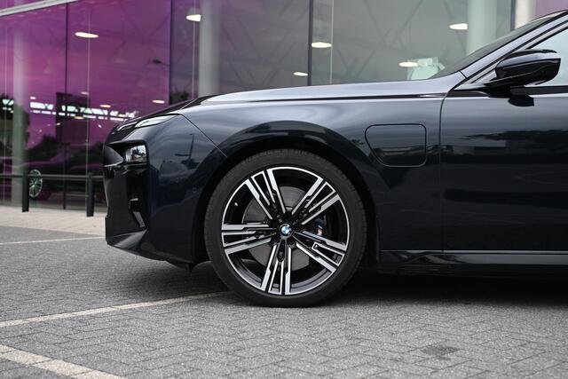 BMW 7-SERIE 750e xDrive M Sport Automaat / Panoramadak Sky Lounge / Trekhaak / Bowers & Wilkins / Multifunctionele Stoelen / Parking Assistant Professional / Active Steering