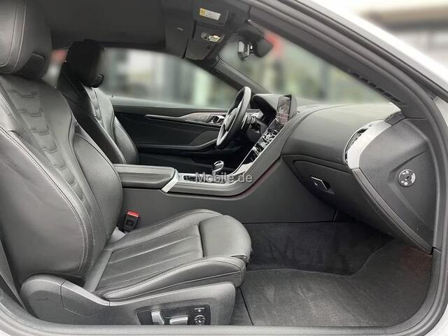 BMW 8-SERIE 840i xDrive