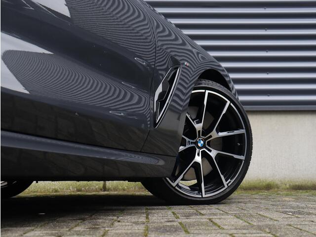 BMW 8-SERIE Coupé M850i xDrive | High Executive | M Sport | Driving Assistant Prof. | Carbon Exterieur Pack | Bowers & Wilkins | Adaptief M Onderstel | Laserlight | Active Steering | Parking Assistant Plus | 20'' LMV