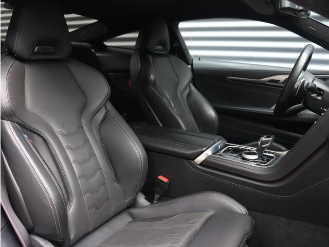 BMW 8-SERIE Coupé M850i xDrive | High Executive | M Sport | Driving Assistant Prof. | Carbon Exterieur Pack | Bowers & Wilkins | Adaptief M Onderstel | Laserlight | Active Steering | Parking Assistant Plus | 20'' LMV