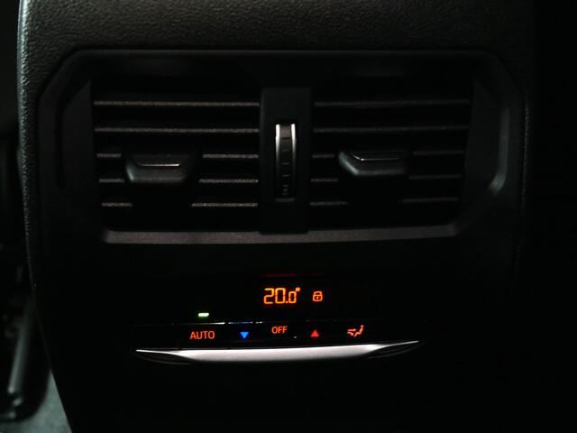 BMW M2 2-serie Coupé Automaat / M Drive Professional / M Carbondak / M Adaptief onderstel / Harman Kardon / Parking Assistant / Adaptieve LED / Live Cockpit Professional