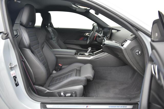 BMW M2 Competition 19 Inch Voor / 20 Inch Achter / Head Up / Comfort Acces / Carbon Interieur lijsten / Carbon Fibre dak / Selections 2500