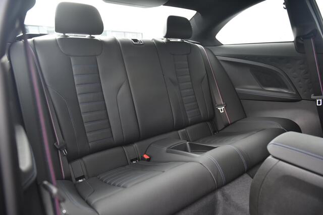 BMW M2 Competition 19 Inch Voor / 20 Inch Achter / Head Up / Comfort Acces / Carbon Interieur lijsten / Carbon Fibre dak / Selections 2500