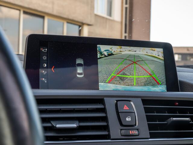 BMW M2 2-serie Coupé DCT PANO ELEK STOEL CAMERA APPLE CARPLAY FE UITLAAT CARBON PAKKET BOMVOL!!!