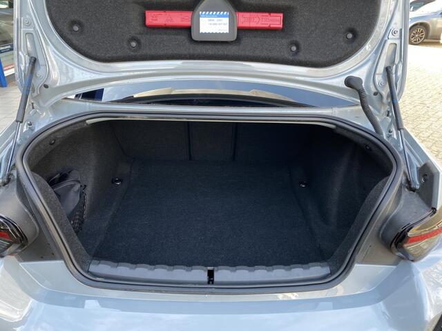 BMW M2 2-serie Coupé Akrapovic / Carbon /H&K /Head-Up/ M-Zetels+Memo/ 19-Inch/ Led