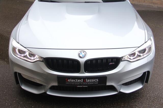BMW M4 / Nieuwstaat / Dealer onderhouden / Perfect