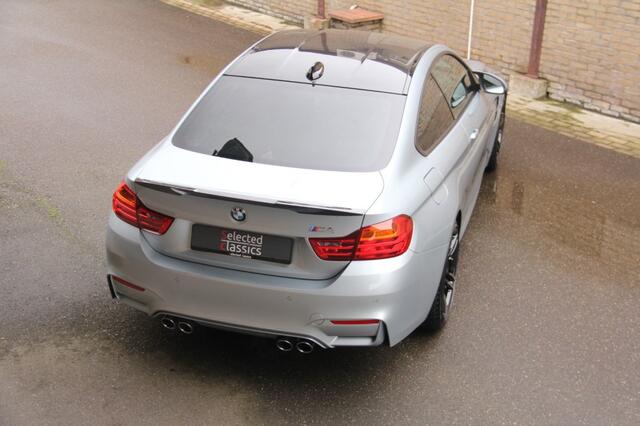 BMW M4 / Nieuwstaat / Dealer onderhouden / Perfect