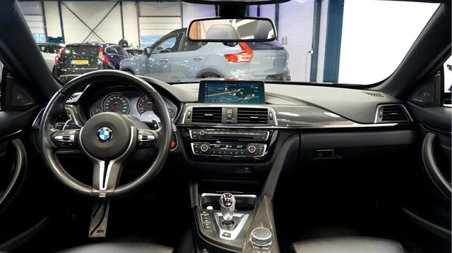 BMW M4 4-serie Cabrio Competition 353kW/480pk DCT7 NL-AUTO! HEAD-UP + CLIMA + CRUISE + VOLLEDIG AKRAPOVIC + STOEL-&STUURVERWARMING + FULL XPELL + ACTIVE LED KOPLAMPEN + HARMAN/KARDON + MERINO LEDER + CAMERA + ALARM + EL.CABRIOKAP + PARKSENSOREN + 20" LM-VELGEN!!